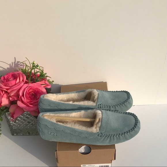 UGG Scalloped Moc - Picture 3 of 8